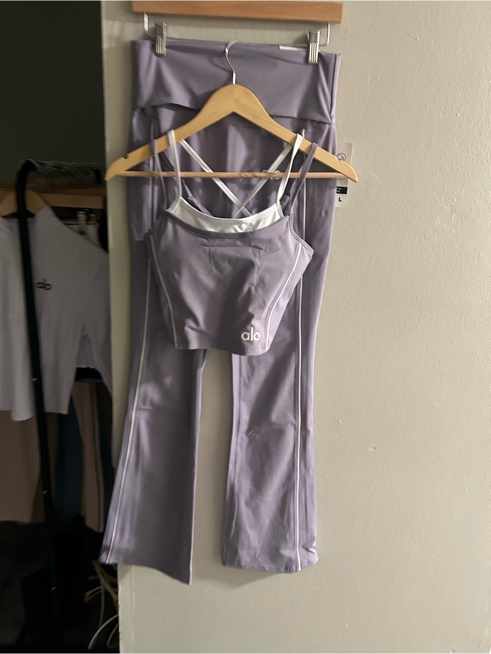 Inspire ALO Yoga Lavender Strappy Sports Bra and Matching Flare Leggings